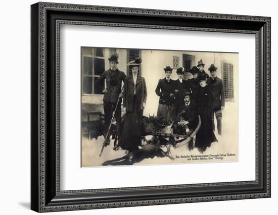 Ak Kronprinzenpaar, Herzogin Carl, Graf Törring, Jagd, Winter-German photographer-Framed Photographic Print