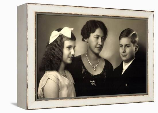 Ak Prinzessin Elisabeth Von Thurn U. Taxis, Anselm Und Iniga-German photographer-Framed Premier Image Canvas