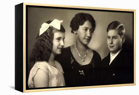 Ak Prinzessin Elisabeth Von Thurn U. Taxis, Anselm Und Iniga-German photographer-Framed Premier Image Canvas