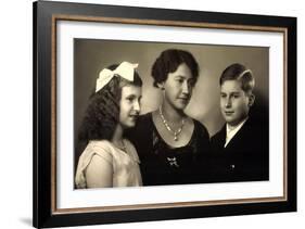 Ak Prinzessin Elisabeth Von Thurn U. Taxis, Anselm Und Iniga-German photographer-Framed Giclee Print
