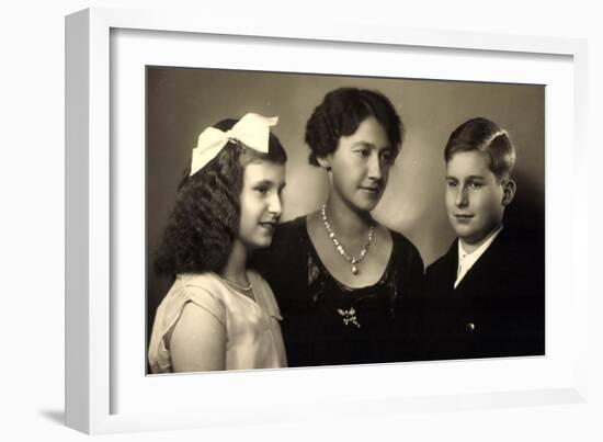 Ak Prinzessin Elisabeth Von Thurn U. Taxis, Anselm Und Iniga-German photographer-Framed Giclee Print