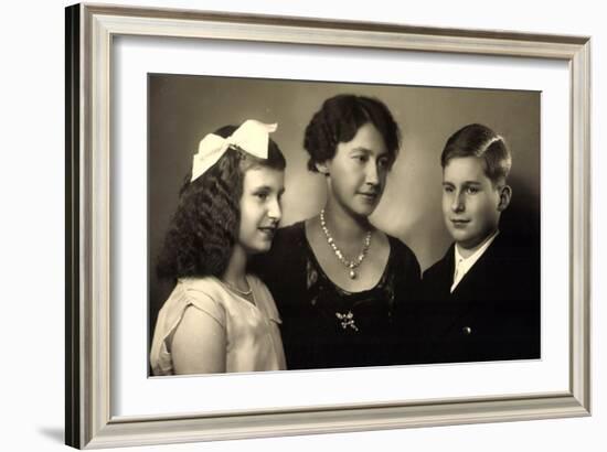 Ak Prinzessin Elisabeth Von Thurn U. Taxis, Anselm Und Iniga-German photographer-Framed Giclee Print