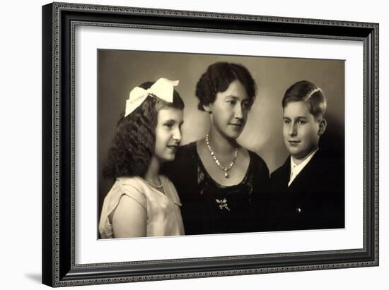 Ak Prinzessin Elisabeth Von Thurn U. Taxis, Anselm Und Iniga-German photographer-Framed Giclee Print