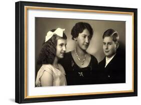 Ak Prinzessin Elisabeth Von Thurn U. Taxis, Anselm Und Iniga-German photographer-Framed Giclee Print
