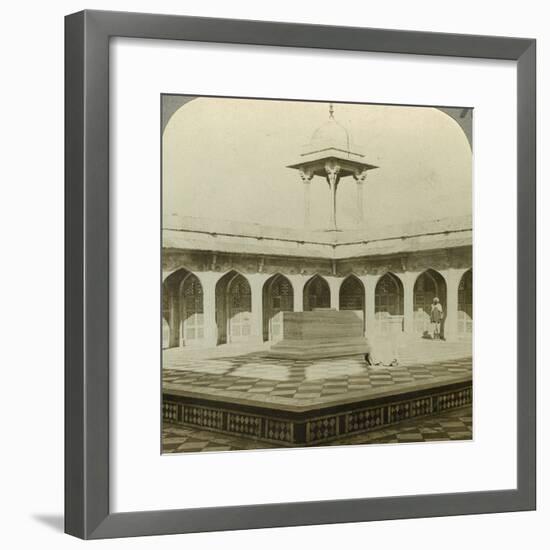 Akbar's Tomb, Sikandara, Uttar Pradesh, India, C1900s-Underwood & Underwood-Framed Photographic Print