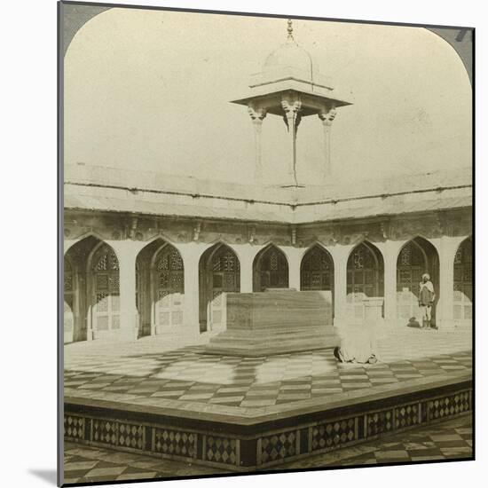 Akbar's Tomb, Sikandara, Uttar Pradesh, India, C1900s-Underwood & Underwood-Mounted Photographic Print