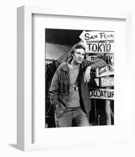 Alan Alda - M*A*S*H-null-Framed Photo