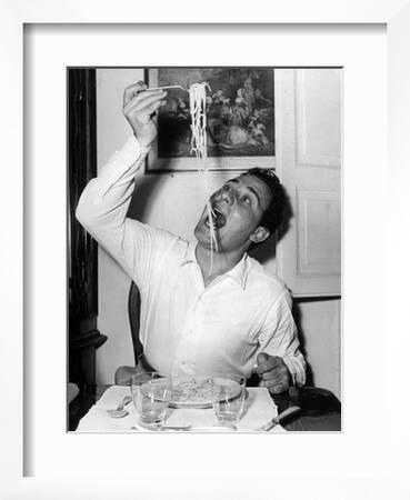 Alberto Sordi Eating Spaghetti' Photographic Print | Art.com