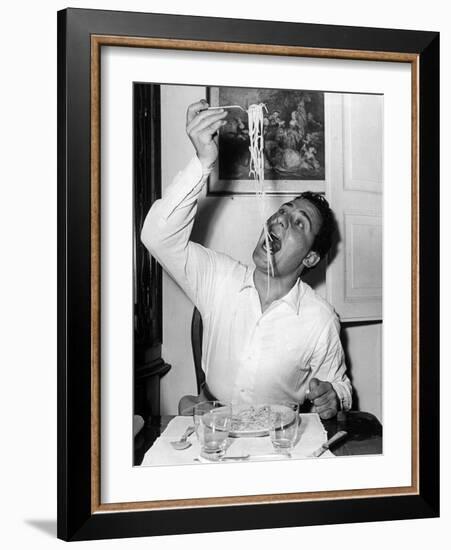 Alberto Sordi Eating Spaghetti-null-Framed Photographic Print