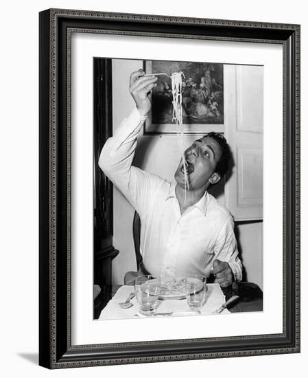 Alberto Sordi Eating Spaghetti-null-Framed Photographic Print