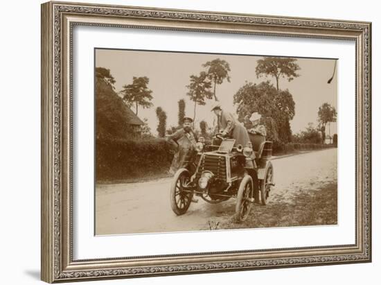 Album photographique : René de Knyff et sa Panhard-et-Levassor en 1899-null-Framed Giclee Print