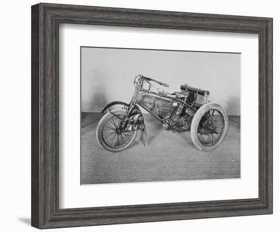 Album photographique : Tricycle de course De Dion-Bouton 1902.-null-Framed Giclee Print