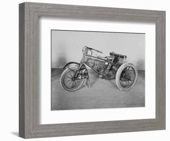 Album photographique : Tricycle de course De Dion-Bouton 1902.-null-Framed Giclee Print