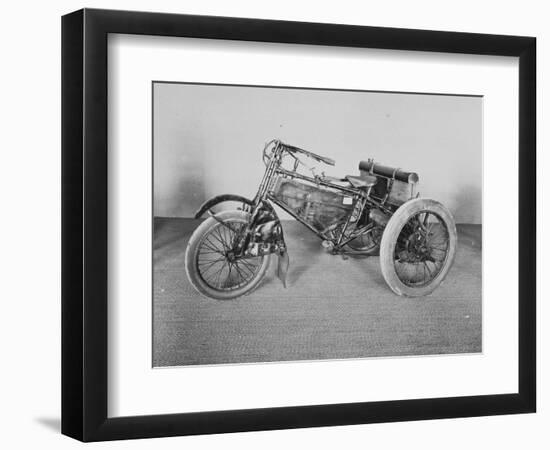 Album photographique : Tricycle de course De Dion-Bouton 1902.-null-Framed Giclee Print