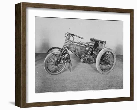 Album photographique : Tricycle de course De Dion-Bouton 1902.-null-Framed Giclee Print