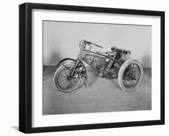 Album photographique : Tricycle de course De Dion-Bouton 1902.-null-Framed Giclee Print