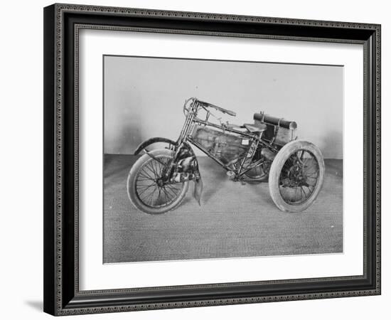 Album photographique : Tricycle de course De Dion-Bouton 1902.-null-Framed Giclee Print