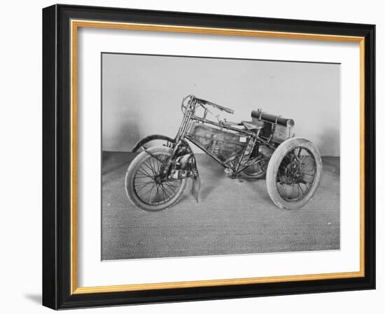 Album photographique : Tricycle de course De Dion-Bouton 1902.-null-Framed Giclee Print