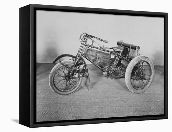 Album photographique : Tricycle de course De Dion-Bouton 1902.-null-Framed Premier Image Canvas