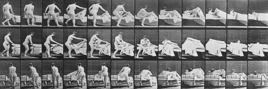 Album sur la décomposition du mouvement:Animal Locomotion: femme nue se  couchant' Giclee Print - Eadweard Muybridge | Art.com