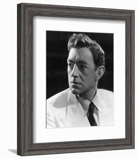 Alec Guinness - The Man in the White Suit-null-Framed Photo