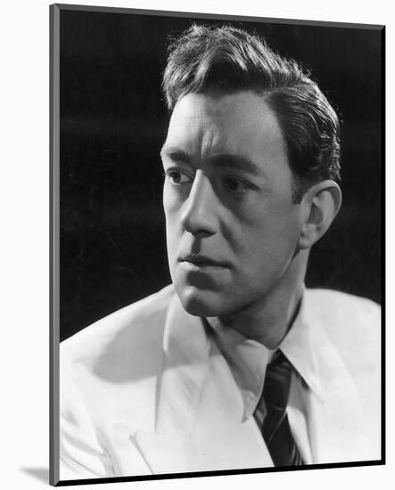 Alec Guinness - The Man in the White Suit-null-Mounted Photo