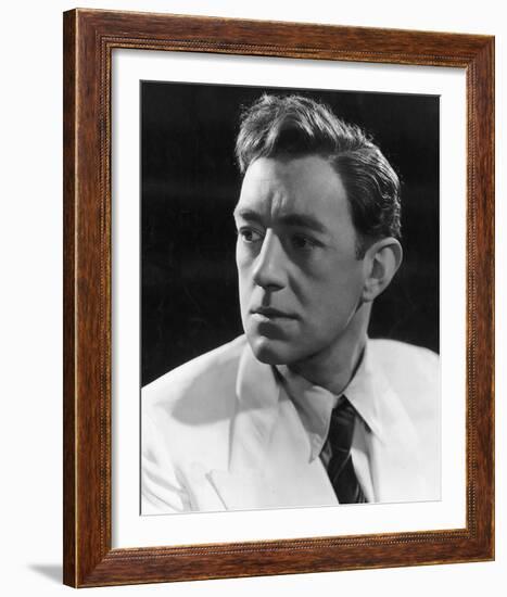 Alec Guinness - The Man in the White Suit-null-Framed Photo