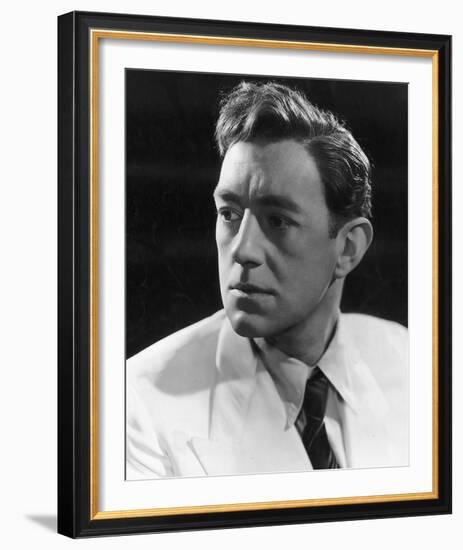 Alec Guinness - The Man in the White Suit-null-Framed Photo