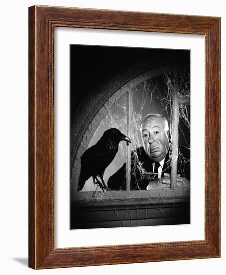 Alfred Hitchcock, photo pour la sortie du fim Les Oiseaux, 1963 (b/w photo)-null-Framed Photo