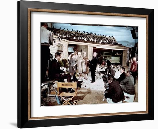 Alfred hitchcock, Veronica Cartwright, Rod Taylor,Tippi Hedren and Jessica Tandy, 1963-null-Framed Photo