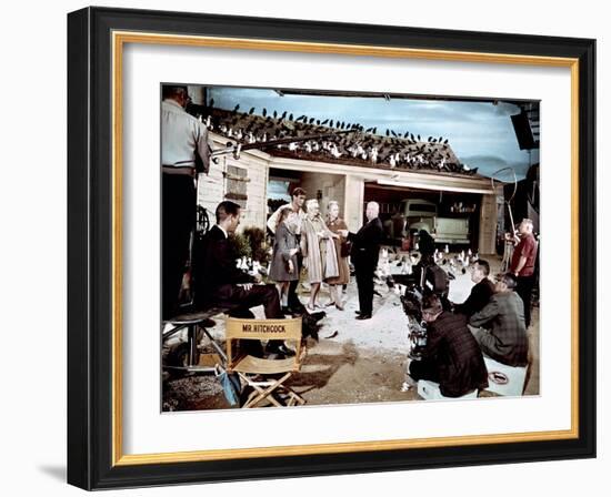 Alfred hitchcock, Veronica Cartwright, Rod Taylor,Tippi Hedren and Jessica Tandy, 1963-null-Framed Photo