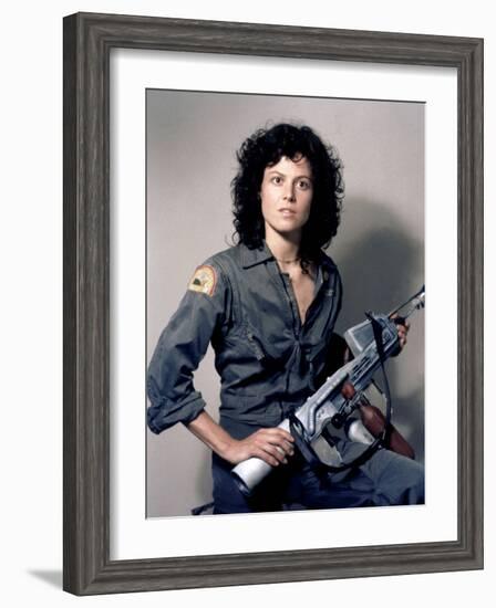 Alien 1979 Directed by Ridley Scott Avec Sigourney Weaver-null-Framed Photo