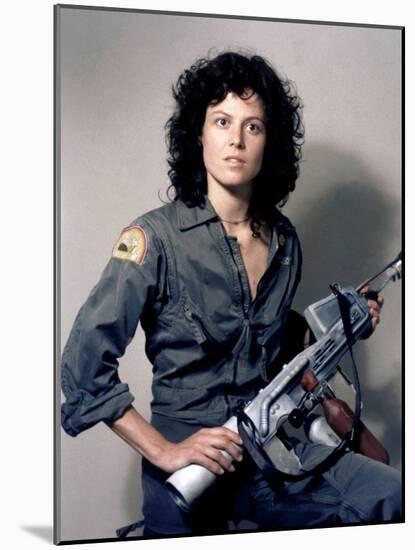 Alien 1979 Directed by Ridley Scott Avec Sigourney Weaver-null-Mounted Photo