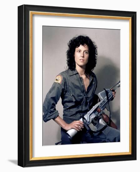 Alien 1979 Directed by Ridley Scott Avec Sigourney Weaver-null-Framed Photo