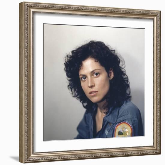 Alien, 1979 directed by Ridley Scott with Sigourney Weaver (photo)-null-Framed Photo