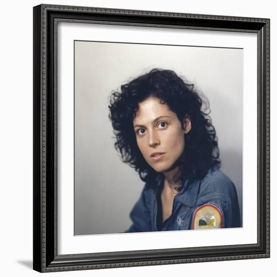 Alien, 1979 directed by Ridley Scott with Sigourney Weaver (photo)-null-Framed Photo