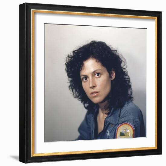 Alien, 1979 directed by Ridley Scott with Sigourney Weaver (photo)-null-Framed Photo