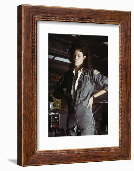 Alien, 1979 directed by Ridley Scott with Sigourney Weaver (photo)-null-Framed Photo