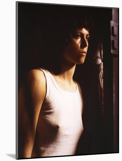 Alien, 1979 directed by Ridley Scott with Sigourney Weaver (photo)-null-Mounted Photo