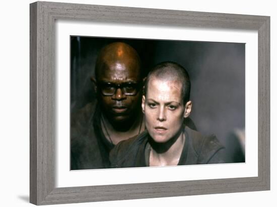 Alien 3 1991 Directed by David Fincher Avec Charles S. Dutton and Sigourney Weaver-null-Framed Photo