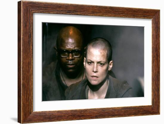 Alien 3 1991 Directed by David Fincher Avec Charles S. Dutton and Sigourney Weaver-null-Framed Photo