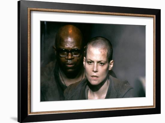 Alien 3 1991 Directed by David Fincher Avec Charles S. Dutton and Sigourney Weaver-null-Framed Photo