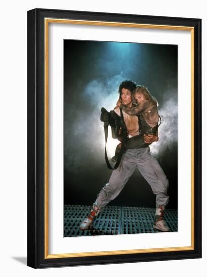 Aliens 1986 Directed by James Cameron Avec Sigourney Weaver and Carrie Henn-null-Framed Photo