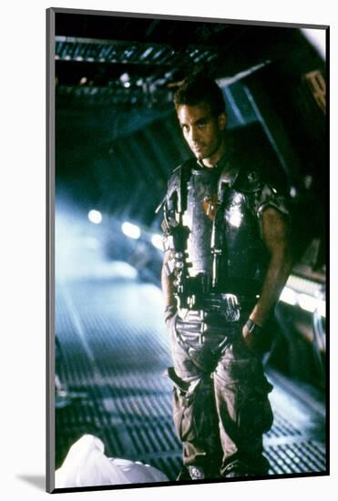 ALIENS, 1986 directed by JAMES CAMERON with Michael Biehn (photo)-null-Mounted Photo