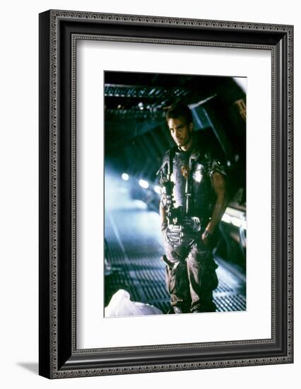 ALIENS, 1986 directed by JAMES CAMERON with Michael Biehn (photo)-null-Framed Photo