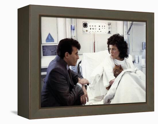 ALIENS, 1986 directed by JAMES CAMERON with Paul Reiser and Sigourney Weaver (photo)-null-Framed Stretched Canvas