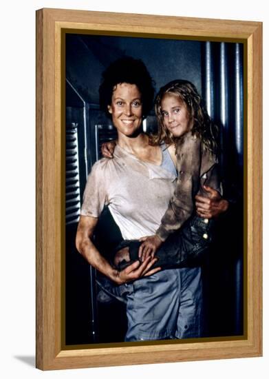 ALIENS, 1986 directed by JAMES CAMERON with Sigourney Weaver and Carrie Henn (photo)-null-Framed Stretched Canvas