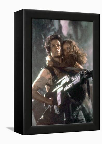 ALIENS, 1986 directed by JAMES CAMERON with Sigourney Weaver and Carrie Henn (photo)-null-Framed Stretched Canvas