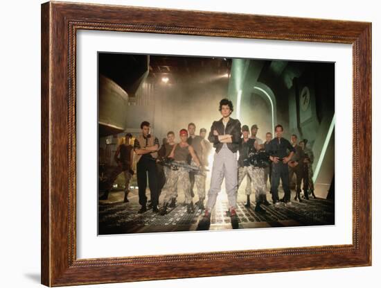 ALIENS, 1986 directed by JAMES CAMERON with Sigourney Weaver between Paul Reiser, Michael Biehn, Je-null-Framed Photo