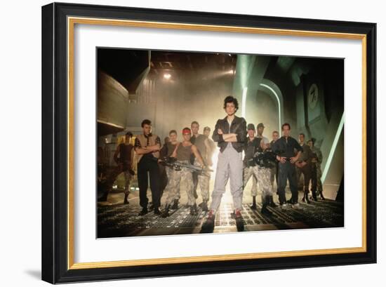 ALIENS, 1986 directed by JAMES CAMERON with Sigourney Weaver between Paul Reiser, Michael Biehn, Je-null-Framed Photo